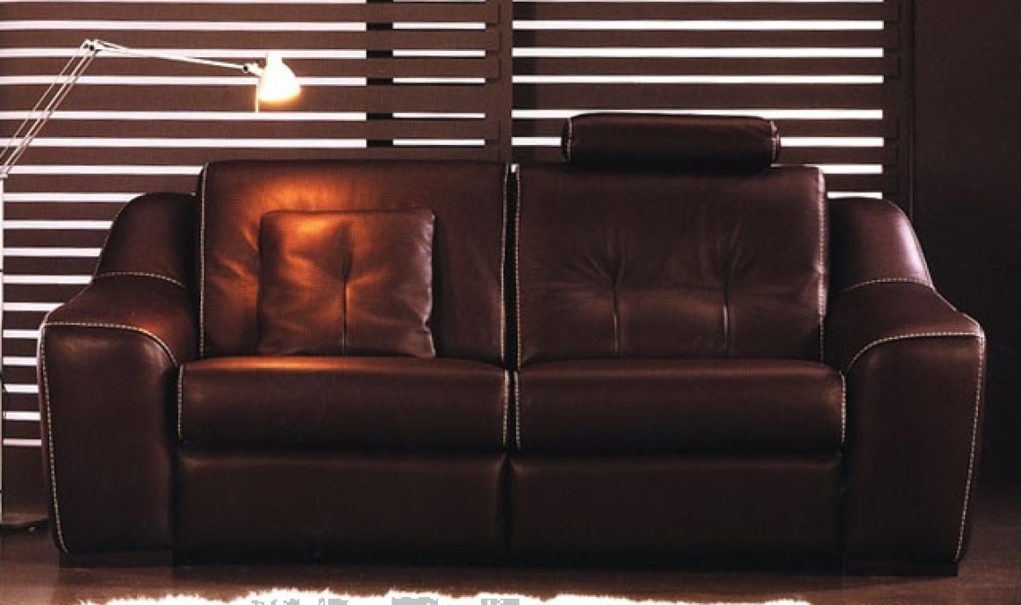 473 LEATHER SOFA