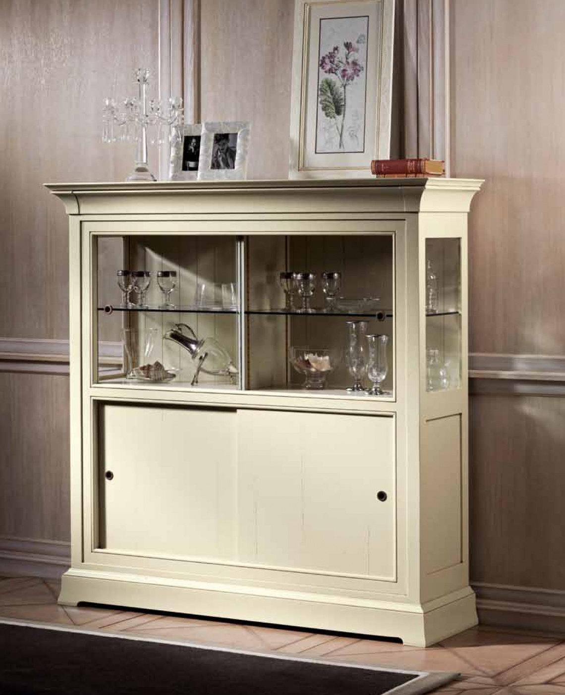 WHITE LACQUERED CONTAINER WITH SLIDING DOORS AT THE BOTTOM AND A DISPLAY CASE AT THE TOP