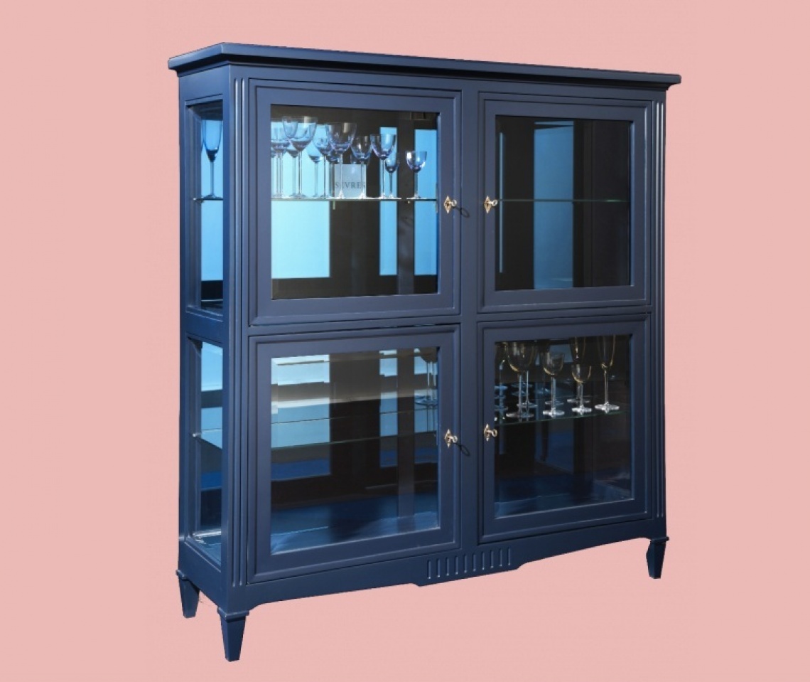 FOUR-DOOR DISPLAY CABINET IN BLUE CHAIN PATTERN