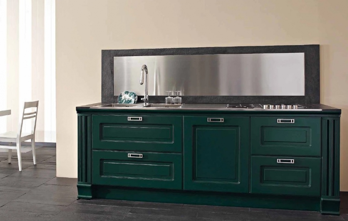 SMALL BASE UNIT FOR A CLASSIC-STYLE KITCHEN