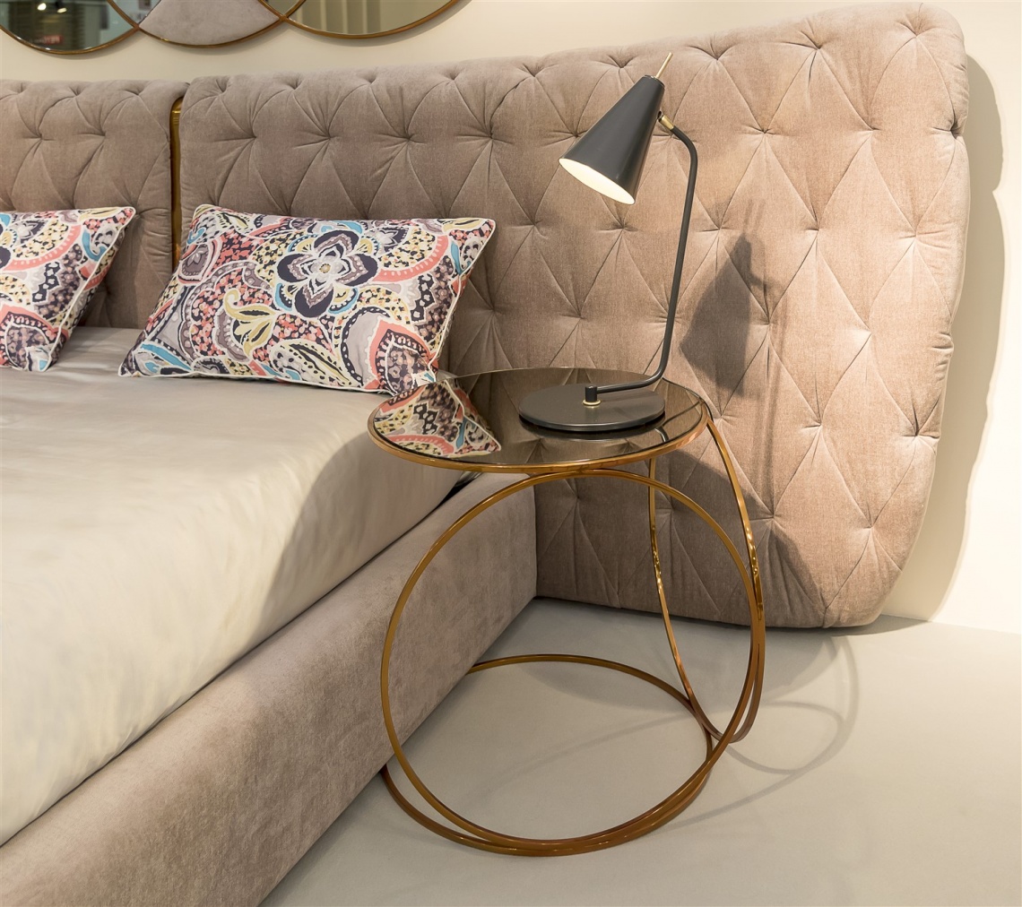 BED WITH FULL BACK UPHOLSTERED WITH CREAM-COLOURED CAPITONÉ BED WITH FULL BACK UPHOLSTERED WITH CREAM-COLOURED CAPITONÉ