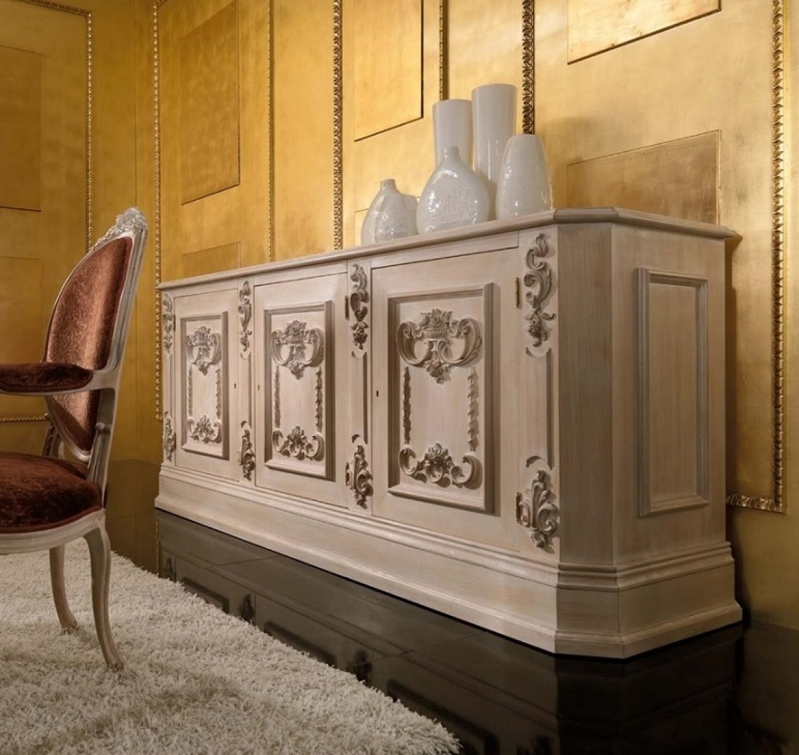 CLASSIC SIDEBOARD WITH RELIEFS ON THE PILLARS AND ON THE DOORS, PATINATED IN WHITE