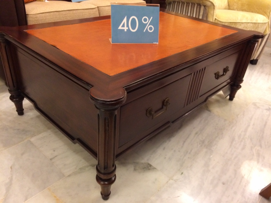 CLASSIC COFFEE TABLE WITH LEATHER MAT
