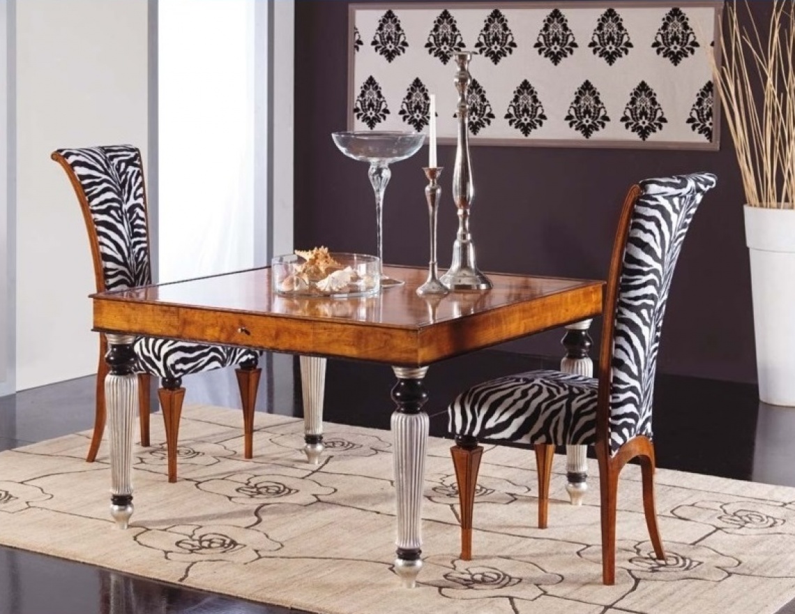 GAME TABLE IN OAK ROOT AND SILVER APPLICATIONS