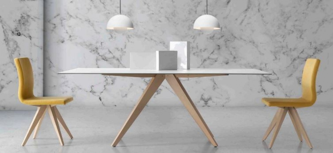 MESA Y SILLAS DE DISEÑO