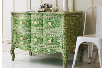 704 COMODA DECORADA EN VERDE Y BLANCO