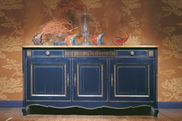 CLASSIC-STYLE PIECE