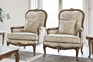 PAREJA DE SILLONES CON DORADO