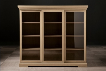VITRINA DE TRES PUERTAS