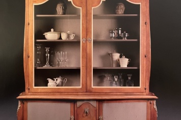 FRENCH LOUIS XV-STYLE DISPLAY CABINET