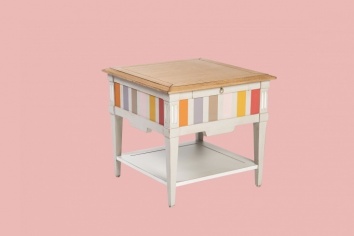 CORNER SIDE TABLE WITH A SMALL TRAY