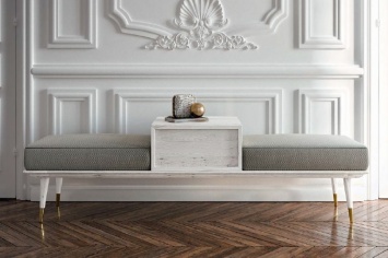 BEDROOM BENCH IN PATINATED WHITE WITH UPHOLSTERED SEATS