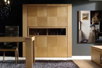 VITRINA EN MADERA NATURAL