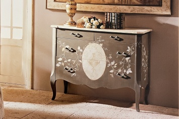 CÓMODA DECORADA