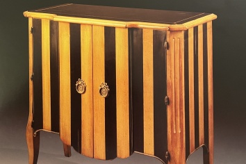 APARADOR DE DOS PUERTAS