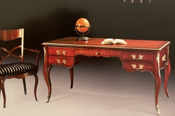 MESA DE ESTILO LUIS XV