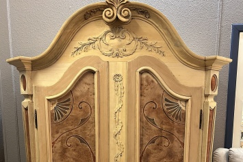 ARMARIO DE DOS PUERTAS CON MARQUETERÍA