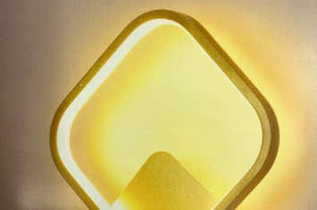 7989 APLIQUE DORADO LUZ LED