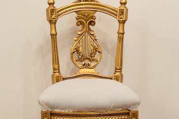 SILLA DORADA