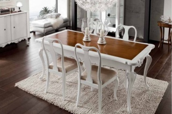 DINING TABLE SITH CLASSIC-STYLE CHAIRS FEATURING EMBOSSED DETAILS IN WHITE