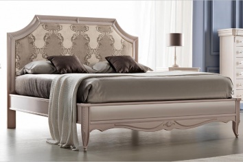 CLASSIC STYLE UPHOLSTERED BED WITH BENCH