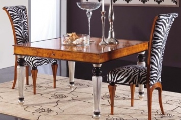 GAME TABLE IN OAK ROOT AND SILVER APPLICATIONS