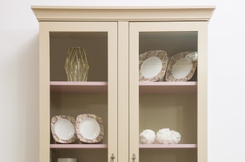 VITRINA EN COLOR CREMA