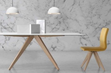 MESA Y SILLAS DE DISEÑO
