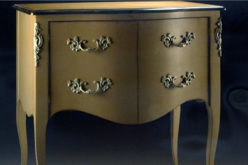 CÓMODA DE DOS PUERTAS