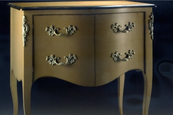 CÓMODA DE DOS PUERTAS