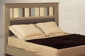 CAMA CON RAYAS DECORADAS
