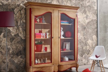 VITRINA DE DOS PUERTAS EN CEREZO