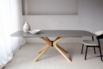 MESA CON TAPA EN PORCELÁNICO