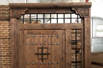 PUERTA DE MADERA RÚSTICA