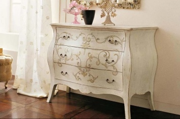 COMODA DECORADA
