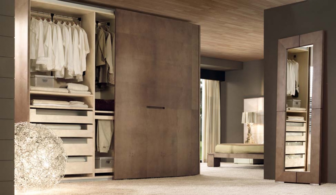 SLIDING DOOR WARDROBE WITH DRAWERS AND TROUSERS INSIDE, WALNUT COLOR ON THE OUTSIDE AND NATURAL ON THE INSIDE