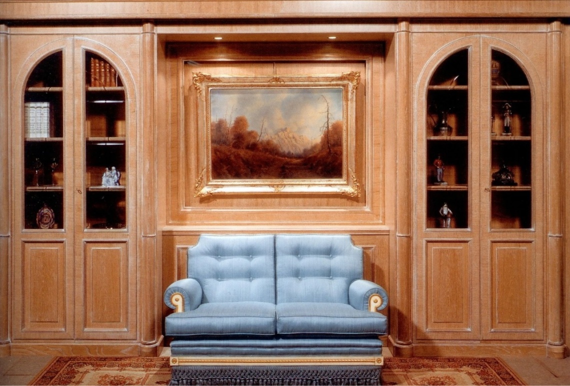 PAREJA DE VITRINAS Y PANELADO EN MADERA