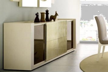 498 LACQUERED SIDEBOARD