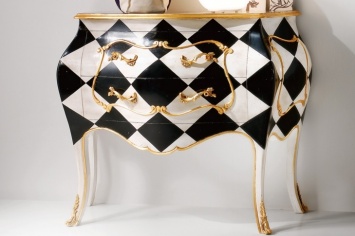 COMODA DECORADA