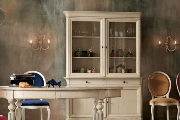 MESA DE COMEDOR Y VITRINA
