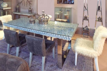 MESA Y SILLAS DE DISEÑO