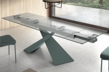 MESA EXTENSIBLE Y SILLAS